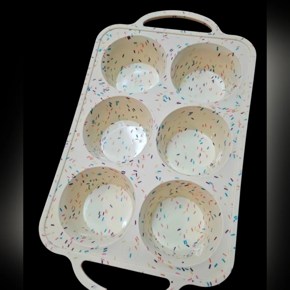 New Silicone Jumbo Muffin Pan With Handles